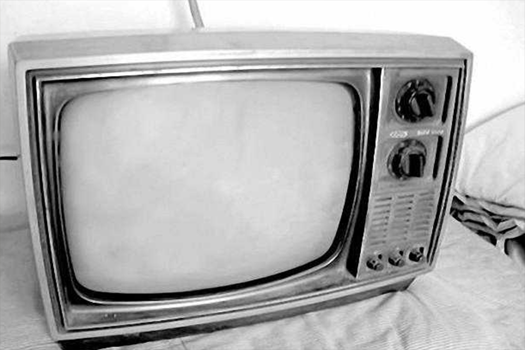 美国为统一黑白电视制式作出的努力，是世界电子工业的榜样