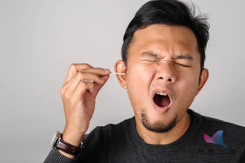 油耳朵是稀耳屎吗,油耳多久掏一次耳屎比较好