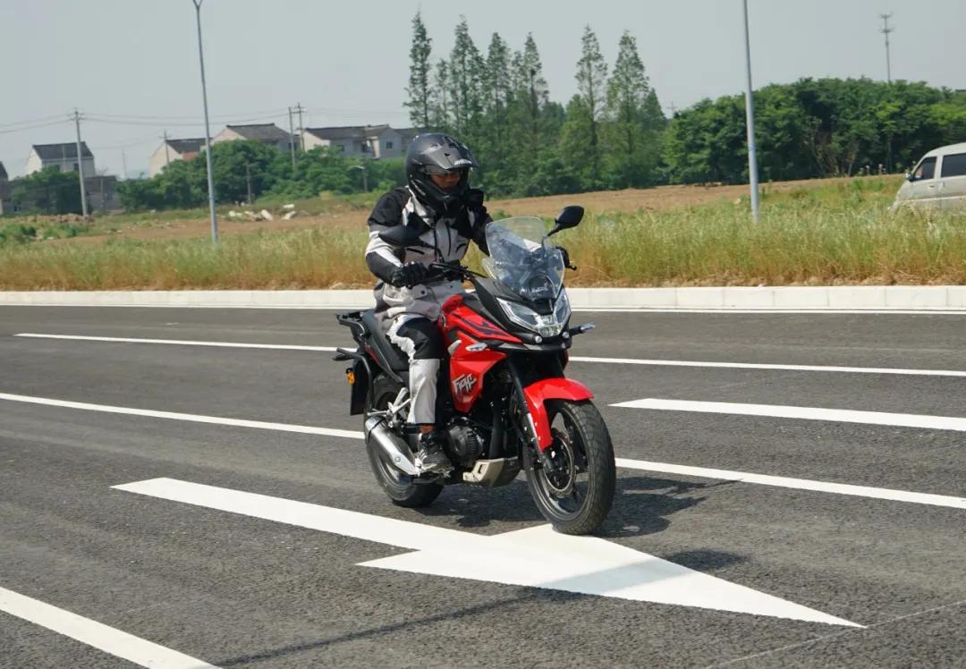 胖虎试驾：新大洲本田CBF190X终于不再是街车换壳了