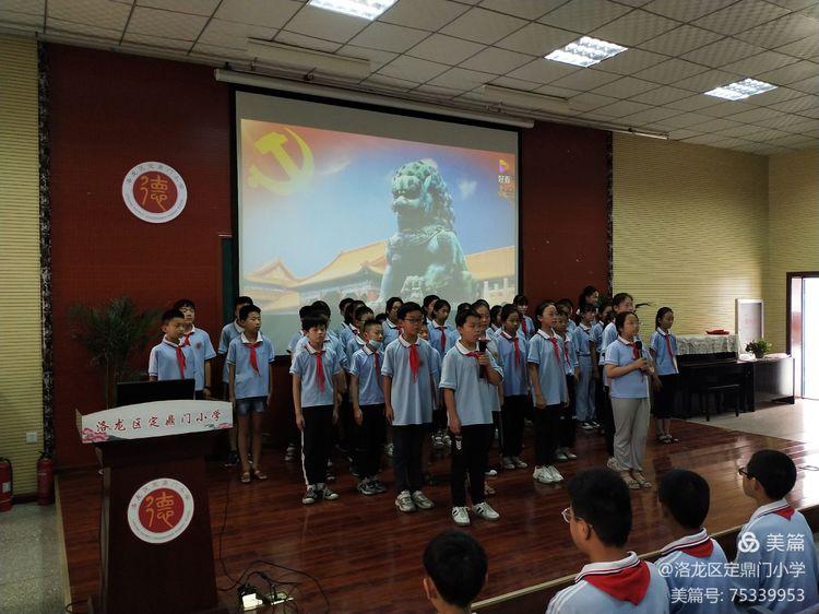 童心颂党诗歌朗诵小班,小学生集体歌颂党诗歌朗诵比赛