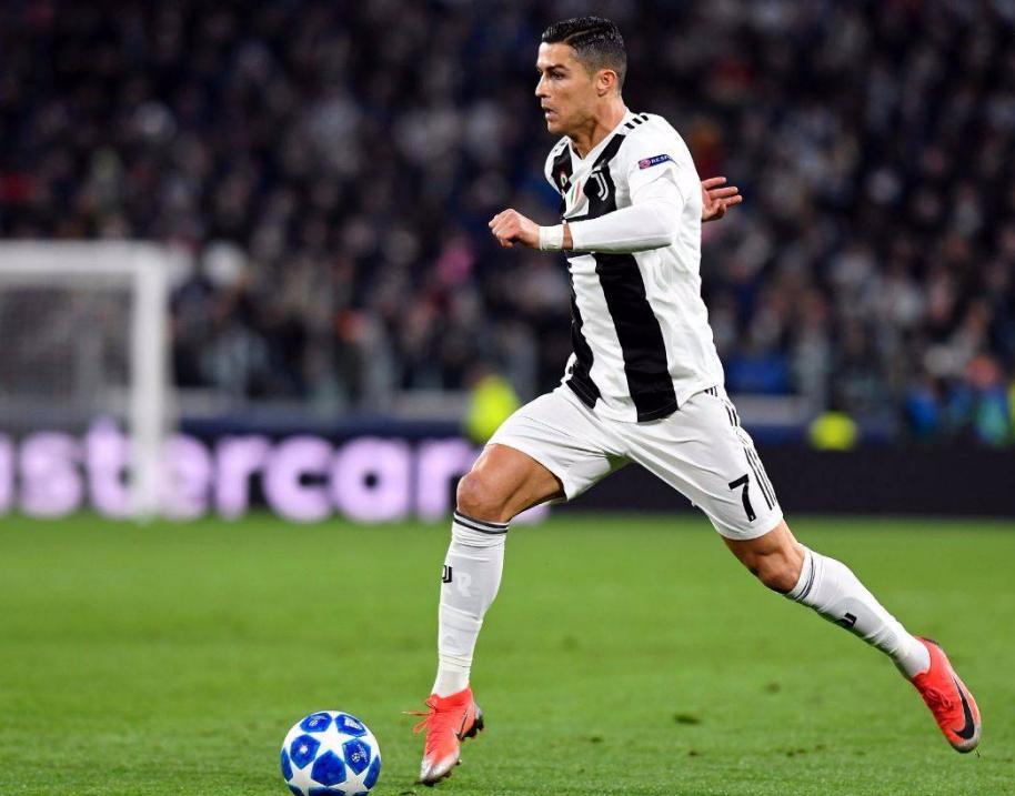 大罗评价梅西最强球王,足坛公认的五大球王