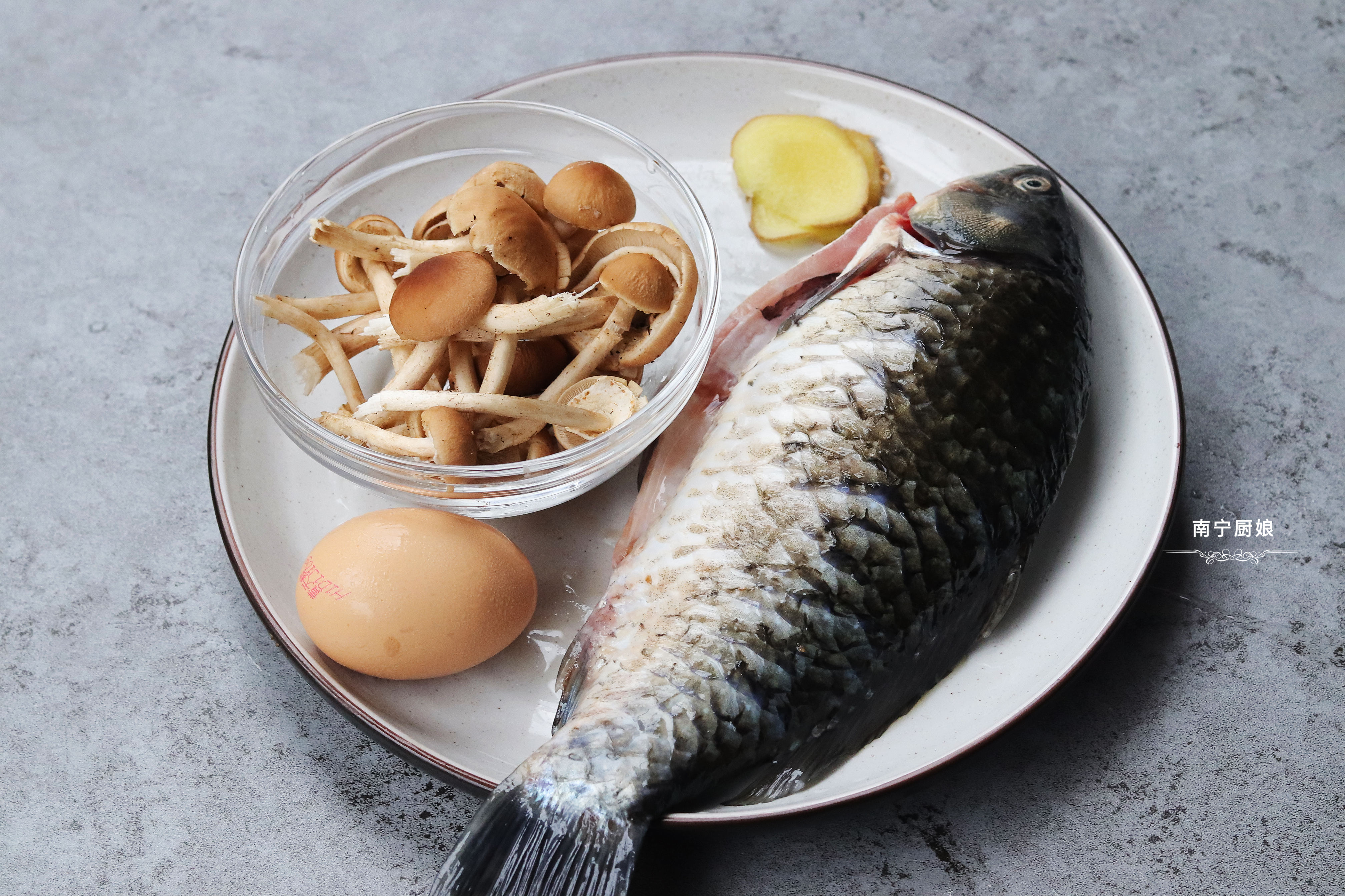 煎鱼不粘锅教你正确煎鱼方法,教你一招煎出的鱼不破皮不粘锅