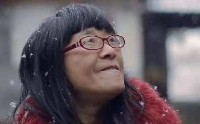 一个丑到瘫，一个美若仙，为何都能“火”？