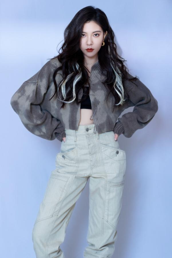 宋妍霏穿高跟长筒靴,宋妍霏同款中筒袜