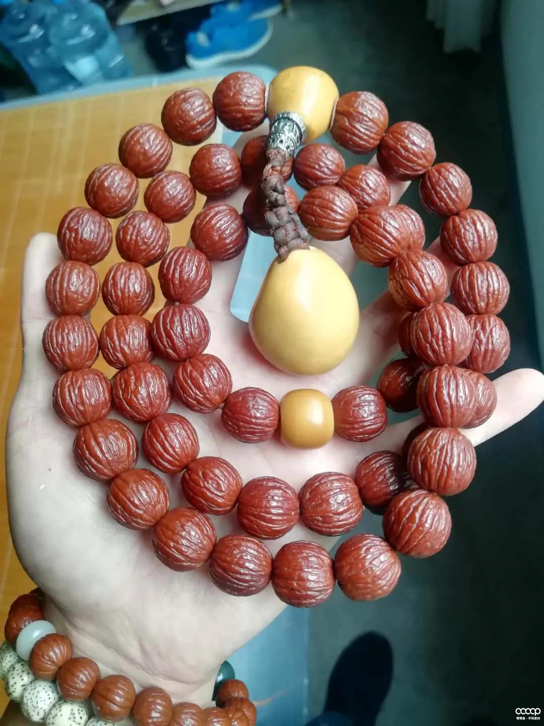 他试了一瓶“印度神油”,盘串6年,包浆妙啊