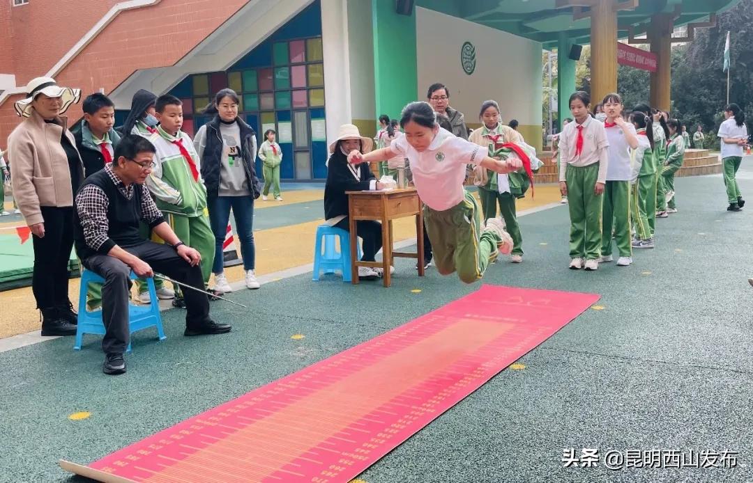 运动健儿在赛场上奋勇拼搏的英姿,奋力拼搏赛出风采