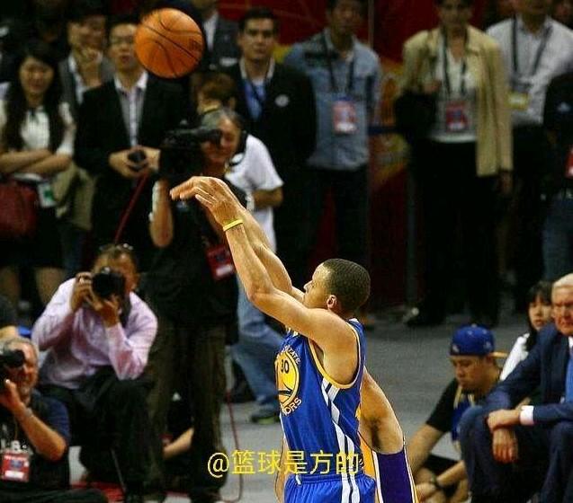 在球场上投篮,在球场上适合打什么位置