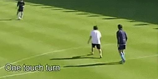 梅西观看自己过人,梅西过人的搞笑视频