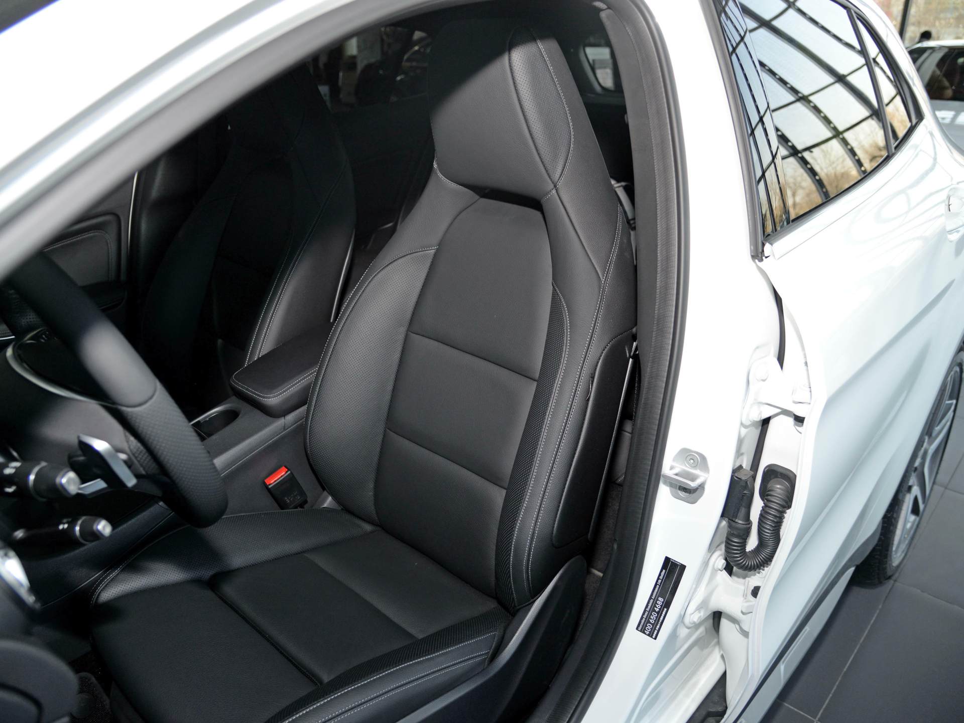 全新2020款奔驰gla值不值得购买,奔驰gla降价对其他的车型有冲击吗