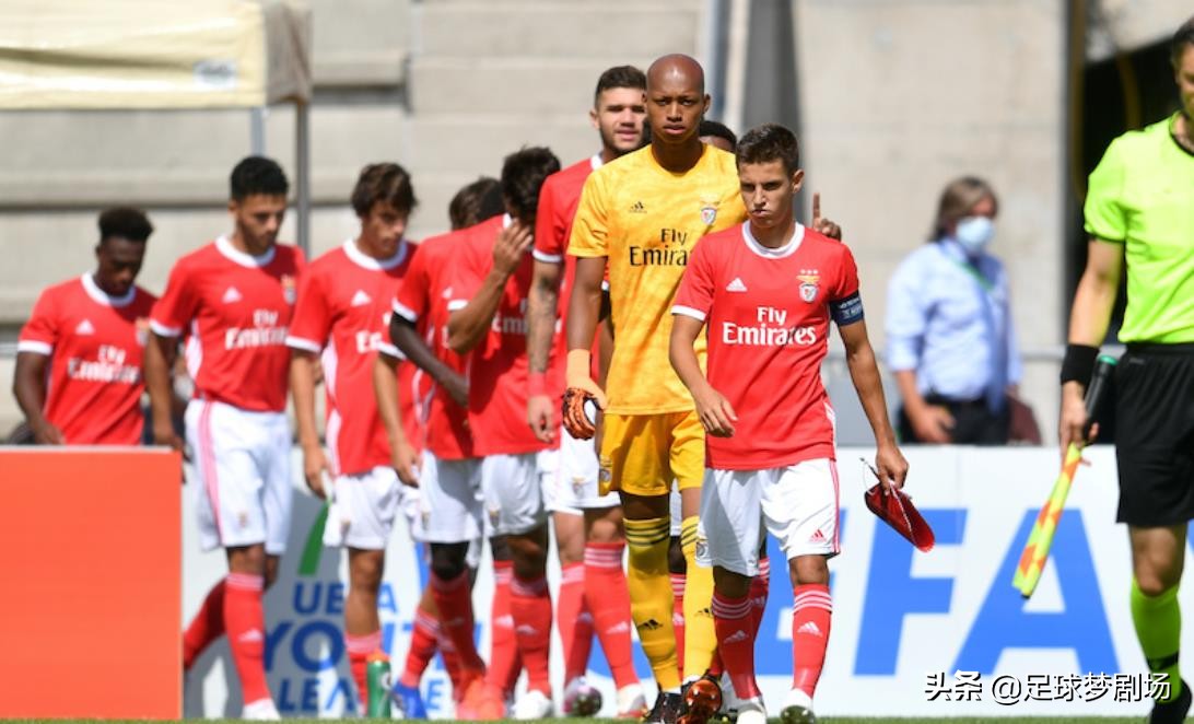 日本混血守门员,本菲卡最年轻守门员