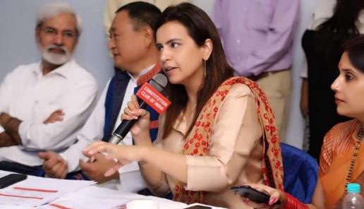 “从几个月大的女婴到90岁老妇人，印度没有女人是安全的”