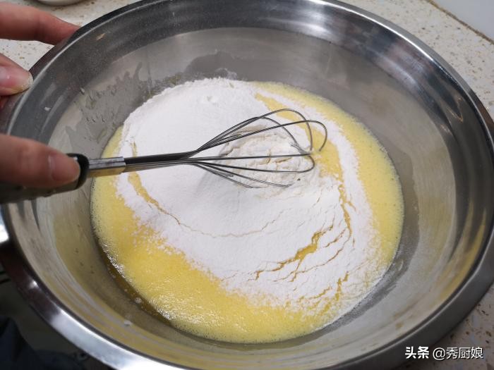 蛋糕怎么烤才不会回缩塌陷,电饭锅蛋糕一打开回缩了怎么回事