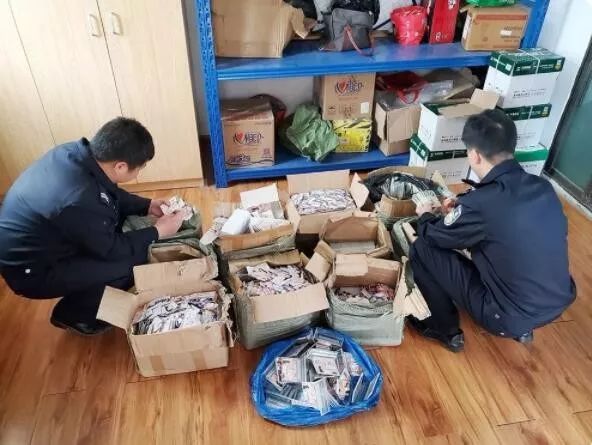 露骨“小卡片”牵出招嫖窝点...