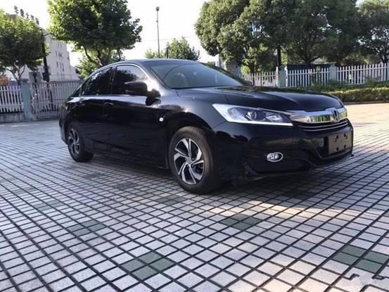 男子花17万买二手车,雅阁2022款乞丐版