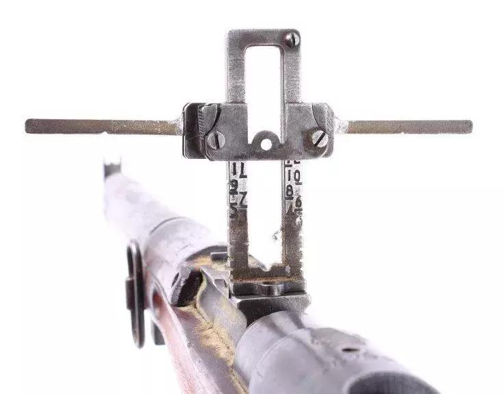 没有瞄准镜的狙击枪怎么打,瞄准器在枪上怎么能准确打中目标