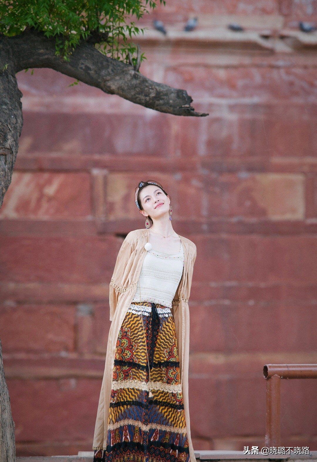 这个春天必学的气质发型,这个春天小丝巾这样搭