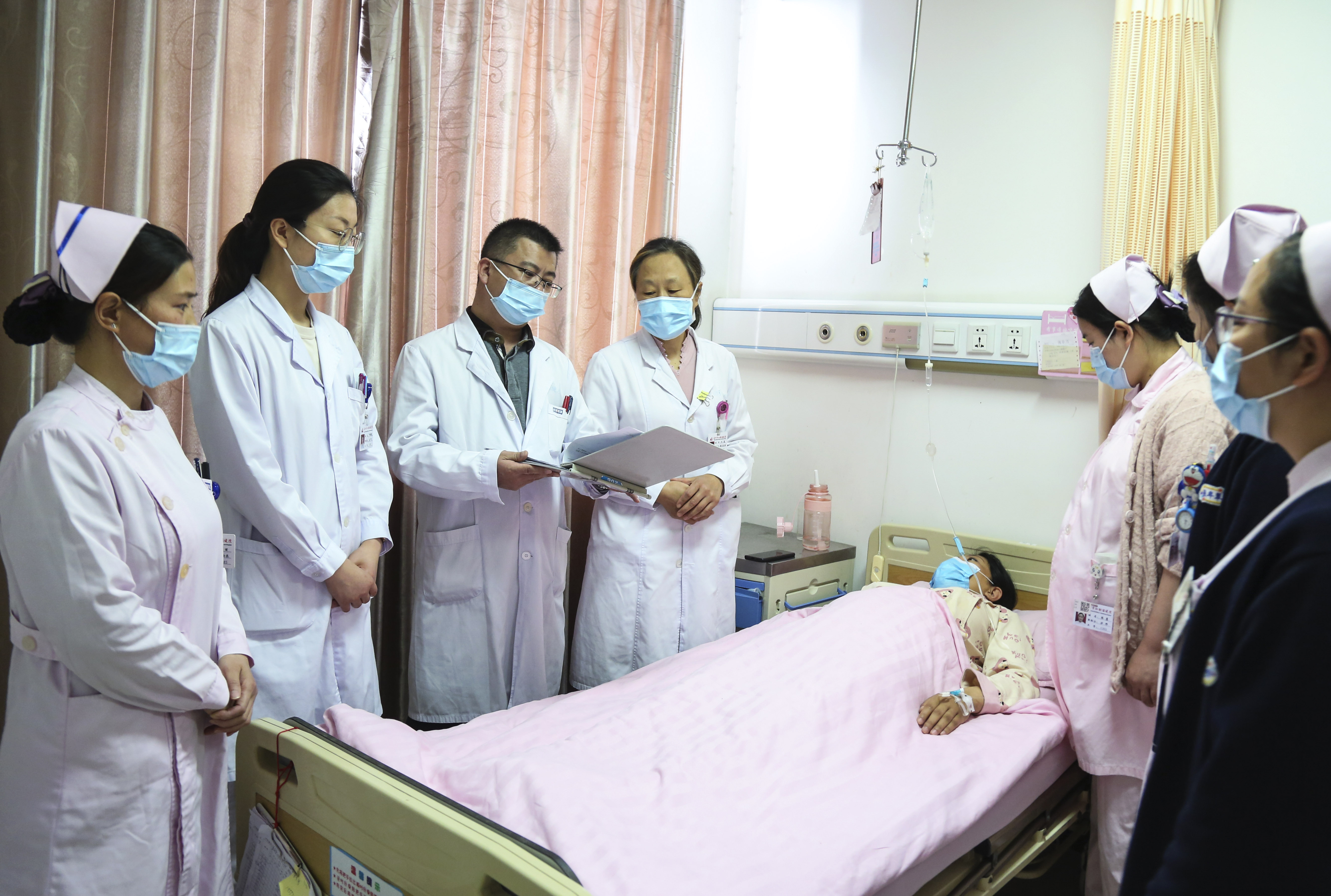 孕妇生下双胞胎大出血死亡,产妇生孩子大出血是怎么回事