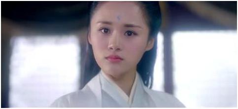 他爱上了自己的亲妹妹，不敢又不能，最后却爱得轰轰烈烈