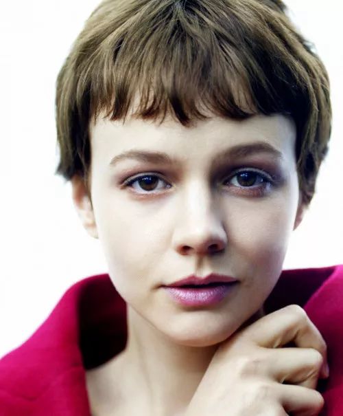 新年发型推荐齐肩发发量多,30-40岁适合发型男士圆脸发质细软