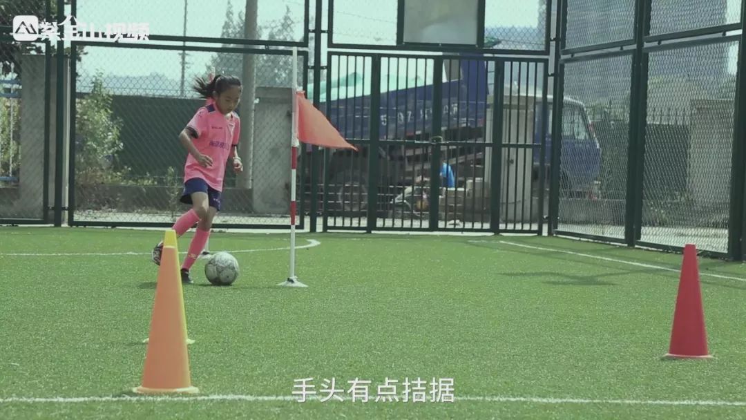 14岁女孩足球梦,一个小女孩和她的梦