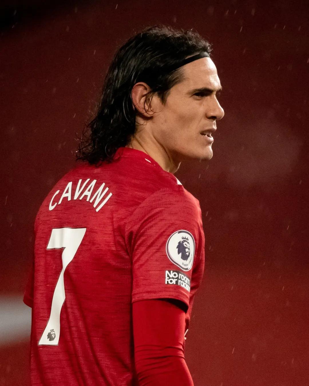 有些斗士穿红袍这位英雄披白衣