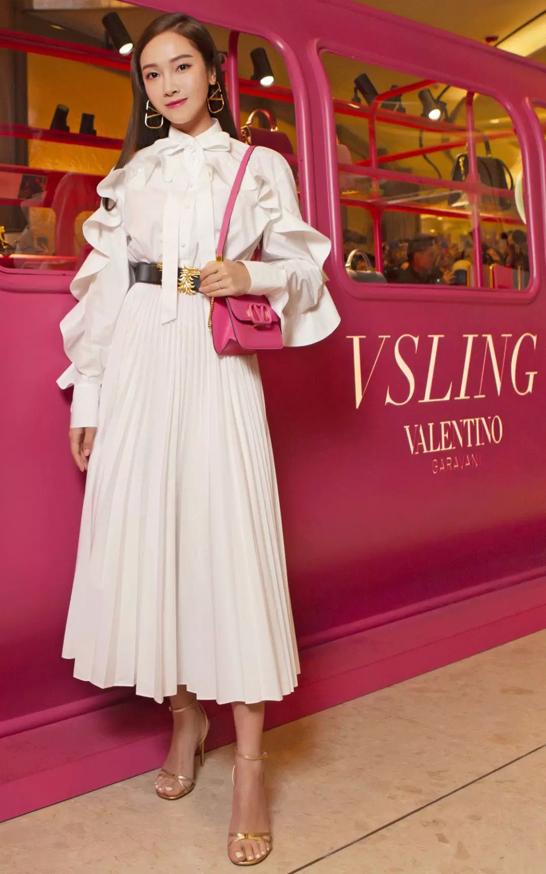 我抓住了一位资深柜员，道出了如何让你掏钱买包的秘密