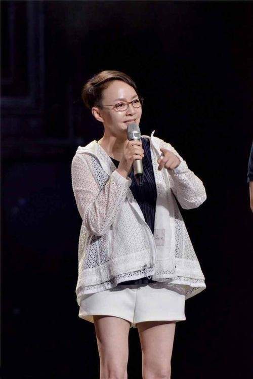 五次恋爱，三段婚姻，从演员到母亲，宋丹丹用微笑面对苦乐人生