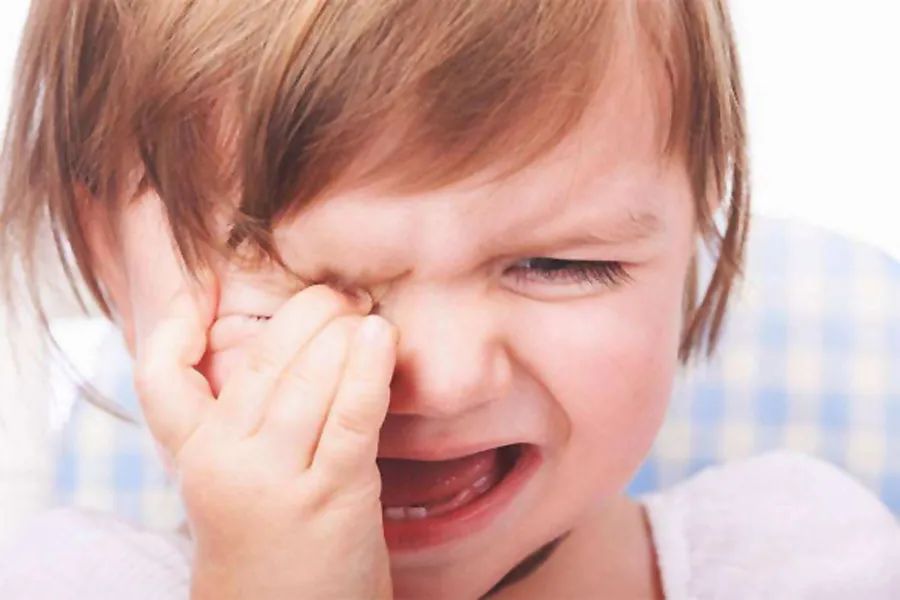 孩子长针眼自己在家怎么处理,小孩长针眼怎么治最快偏方