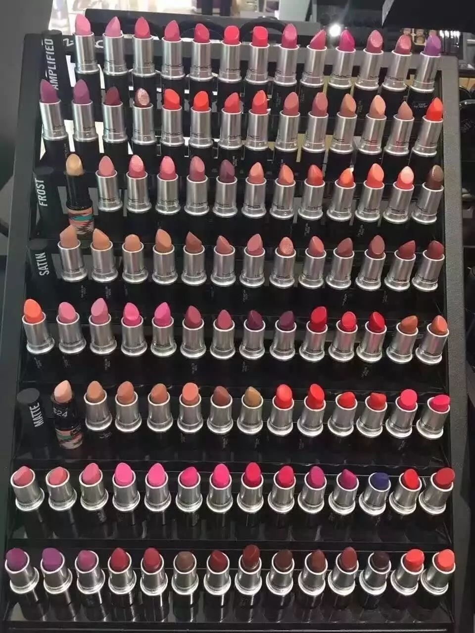 女人没有一支口红是用完的,女人需要口红吗