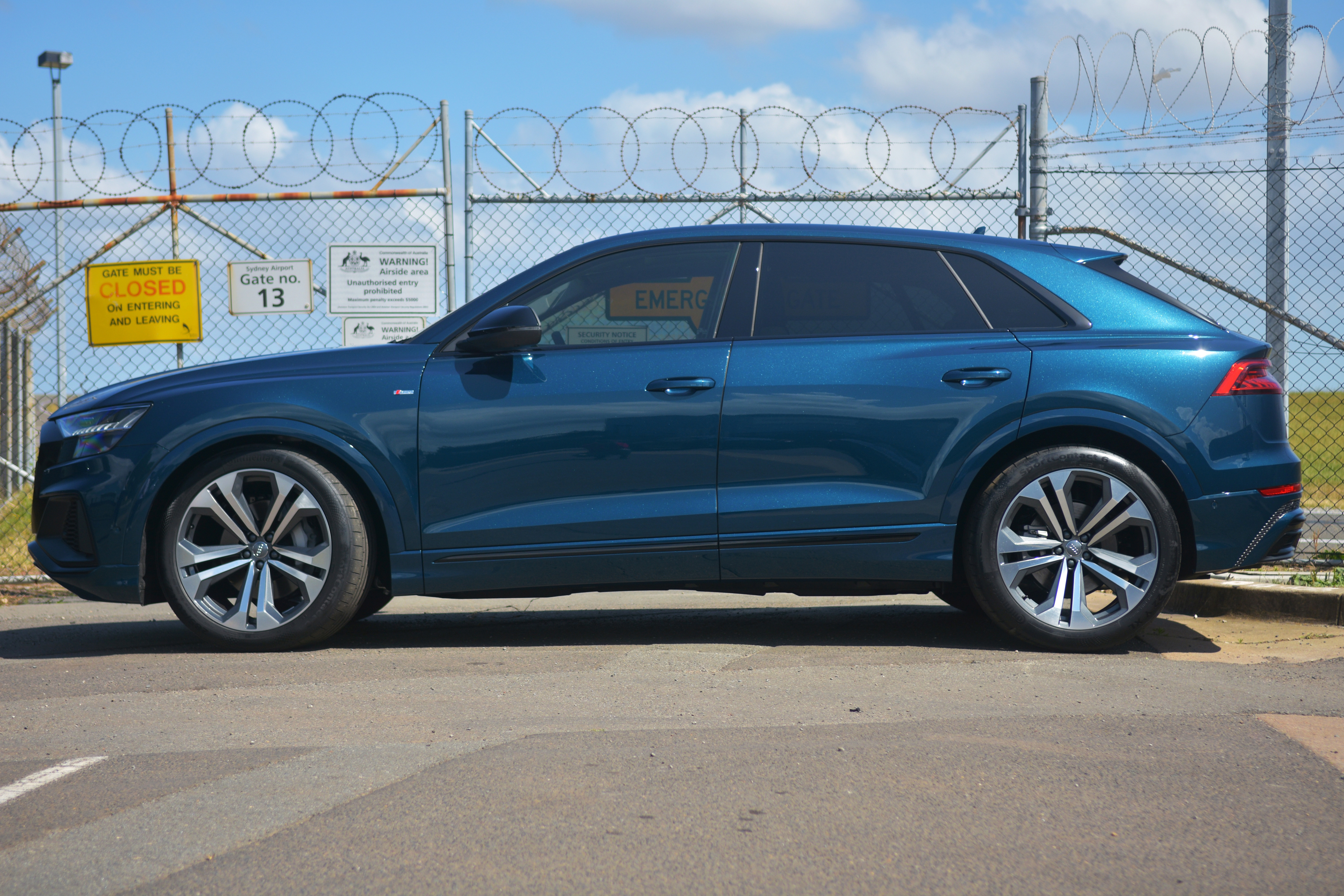 奥迪q8名场面,奥迪q855tfsi价格多少钱