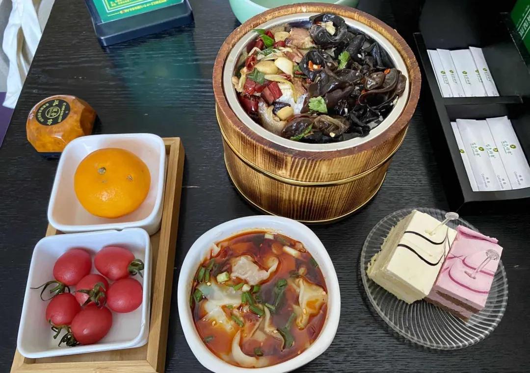 去长沙必去茶颜悦色,来长沙打卡茶颜悦色的朋友圈文案