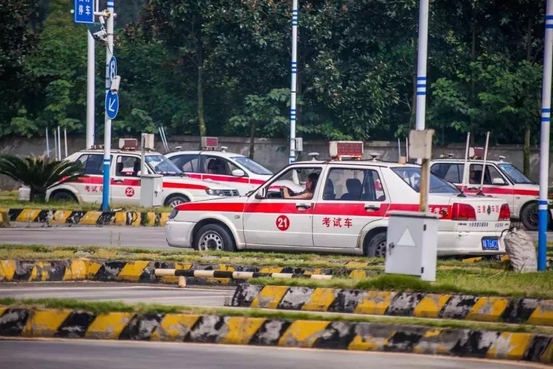 给驾校送礼有什么讲究,学车给教练送红包还是送烟