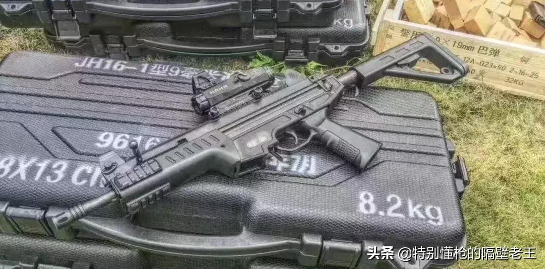 这款冲锋枪如此奇特，能趁着枪不注意猛推开枪托？这个设计给好评