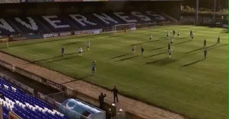 ai误认裁判光头为足球裁判,足球转播ai对焦到裁判的头上