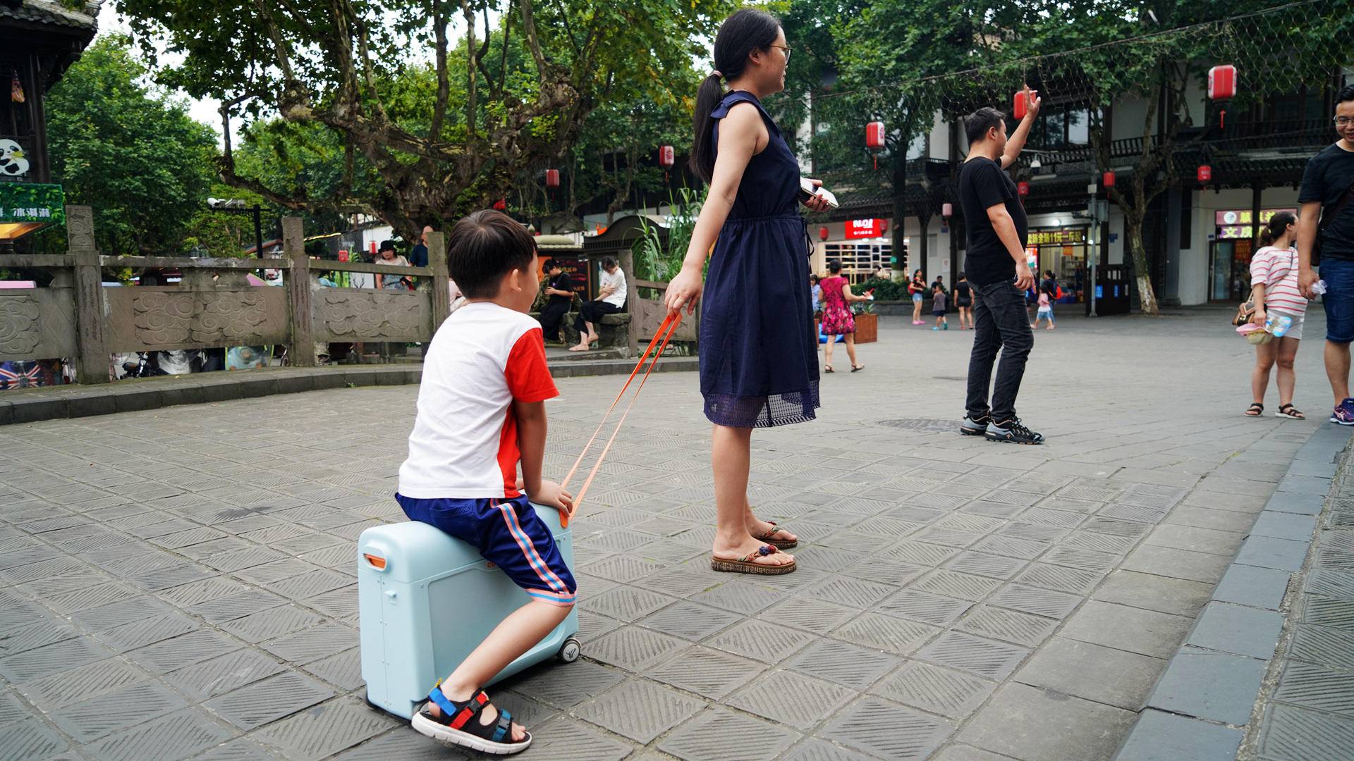 儿童可骑行行李箱测评,遛娃行李箱哪种推荐