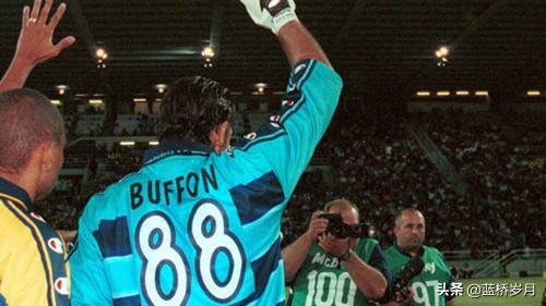 3号前锋足球,3号球衣前锋