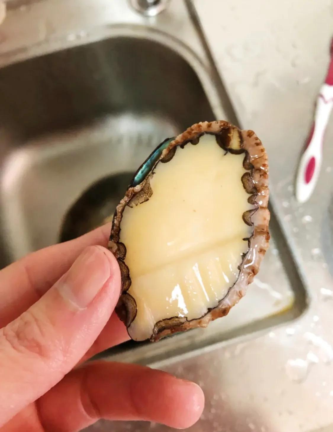 小鲍鱼怎么处理口感好,处理小鲍鱼