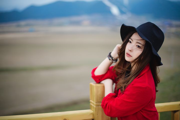 萱草花和康乃馨哪个更适合母亲节,母亲节送几朵康乃馨跟玫瑰花最好