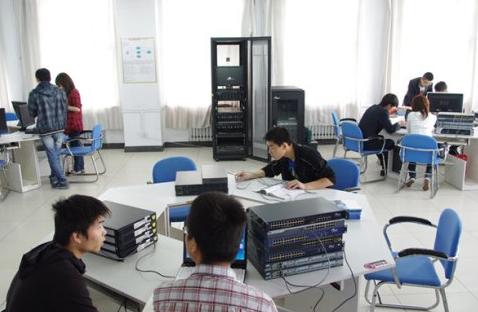 未来十年很吃香的3个专业，工资高、待遇好，选对了“钱途无量”