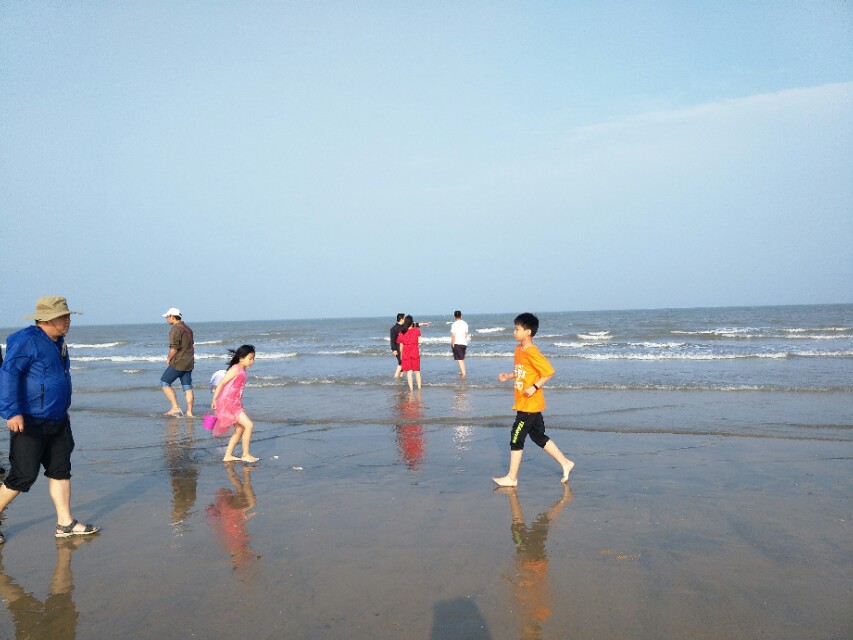 日照第三海水浴场离吴家台远吗,日照吴家台有免费的海水浴场吗