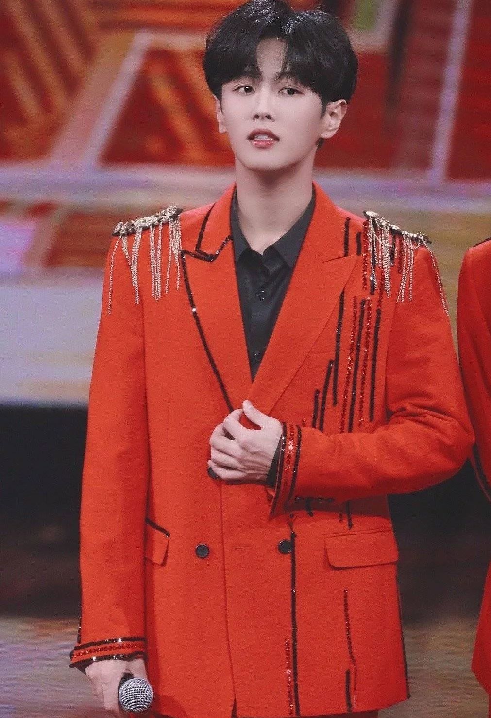 一起吃年夜饭看春晚,吃年夜饭看春晚的感受