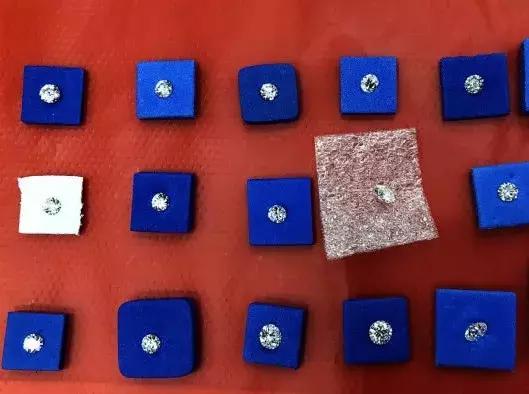 海关查到空表盒怎么处理,行李箱前面有一个小盒子