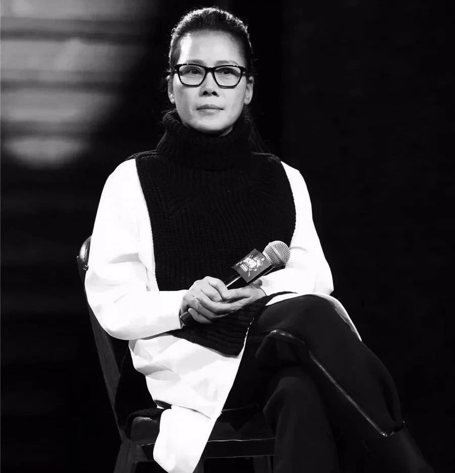 曾经乐坛的当红一姐,曾经是内地的歌坛一姐