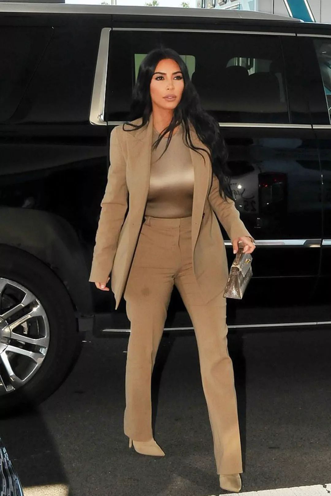 卡戴珊胯部为什么宽,卡戴珊胯宽吗