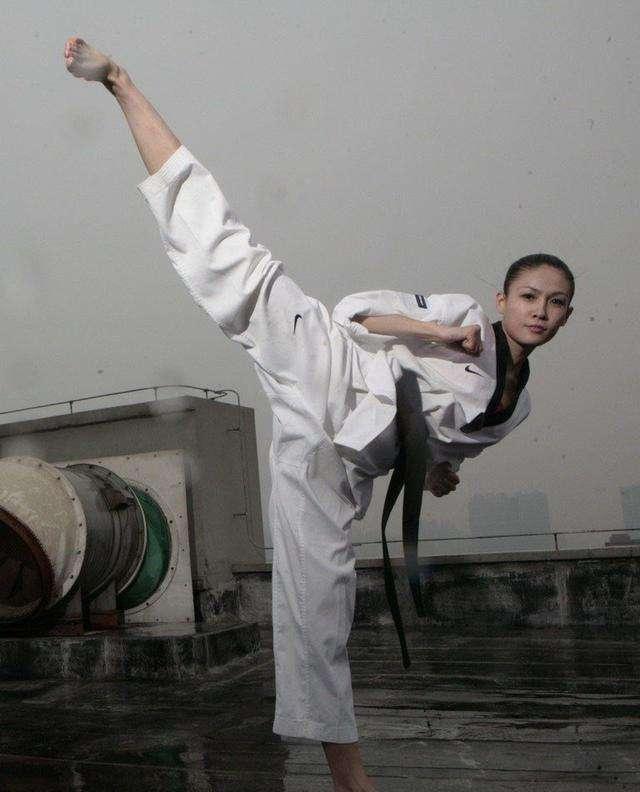 明星瘦腿方法让腿变又细又直,娱乐圈腿精女星