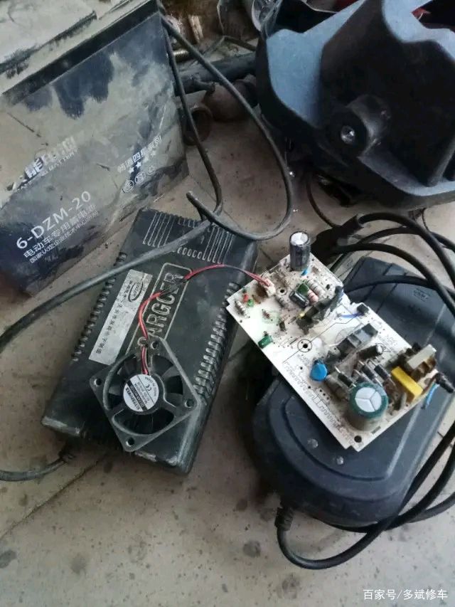 电动车电池充电鼓包充电器会坏吧,电动车电池充电器怎么保护