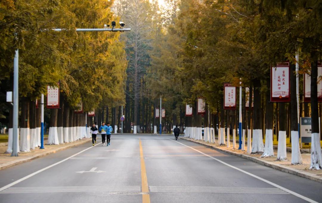 醉美大工秋|读书不觉已秋深，____________