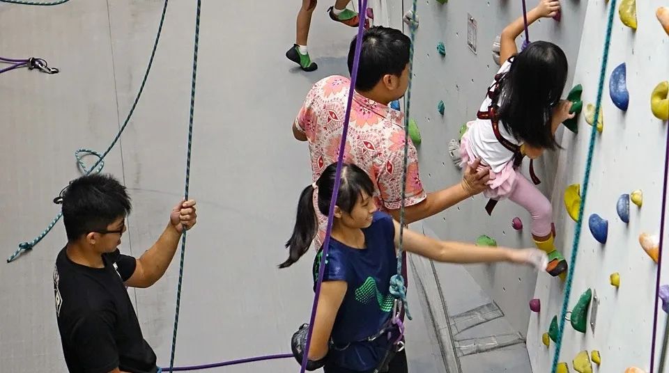 玩2个小时才完成作业,玩2小时游戏等于1000个仰卧起坐