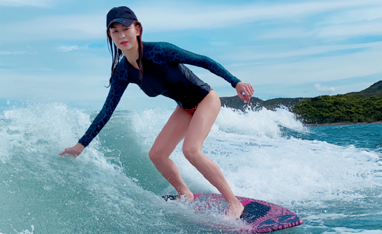 艾莉李彩桦闪婚闪离，看到她的身家，难怪放弃富豪丈夫赡养费