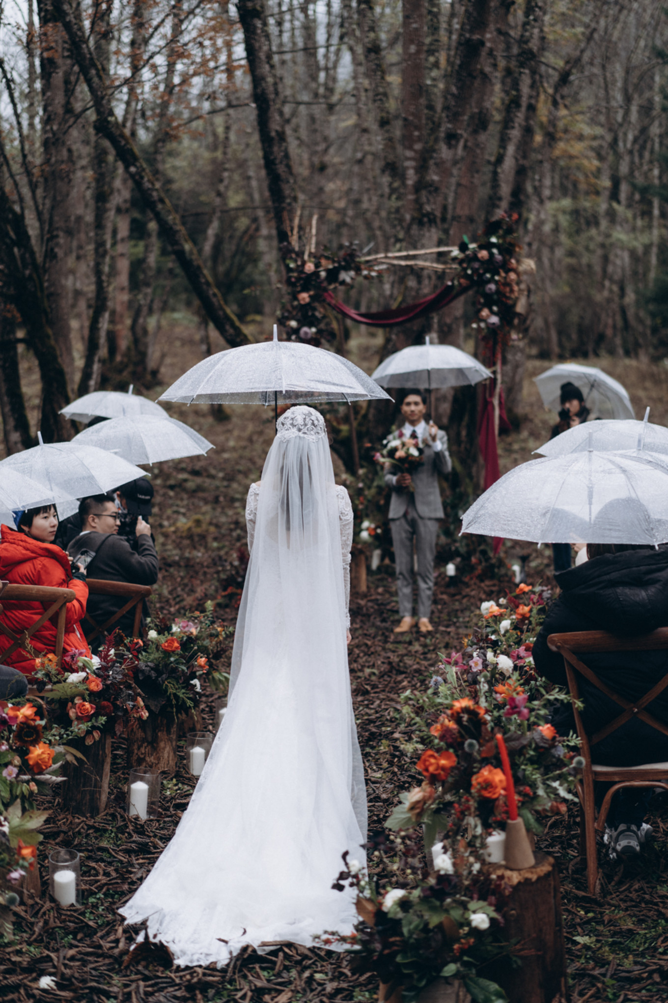 我们带上婚纱，去与世隔绝的山中办了一场绝世婚礼